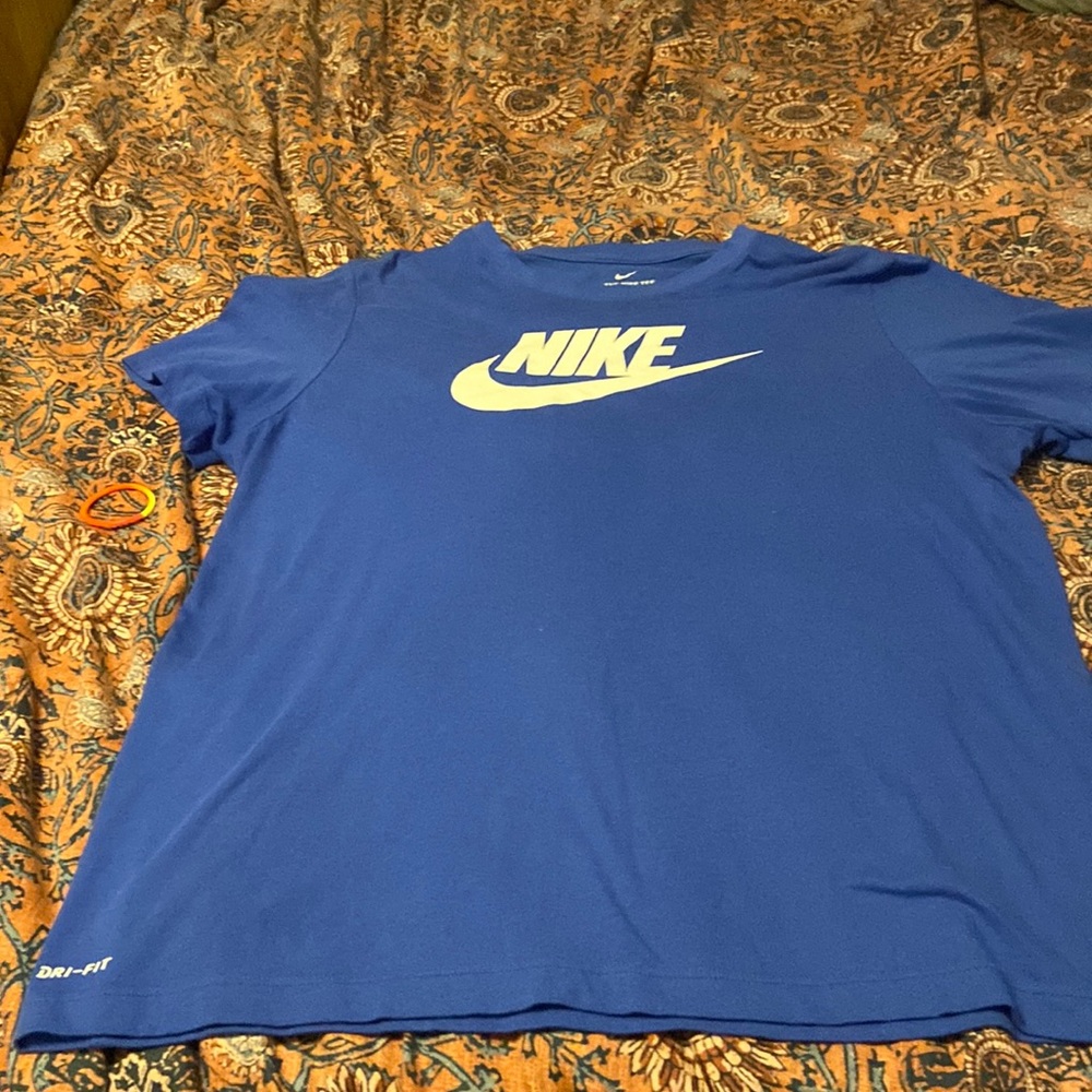 Nike short sleeve Tee